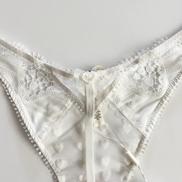 [For Love & Lemons] White Lace Heart Window Thong Underwear Panties NWT Size XL - Picture 5 of 9